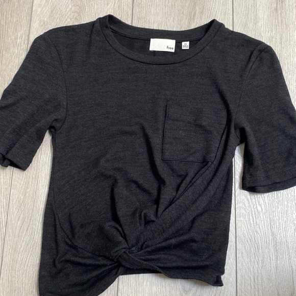 Aritzia Wilfred Subah twist front crop tee black - Picture 4 of 4